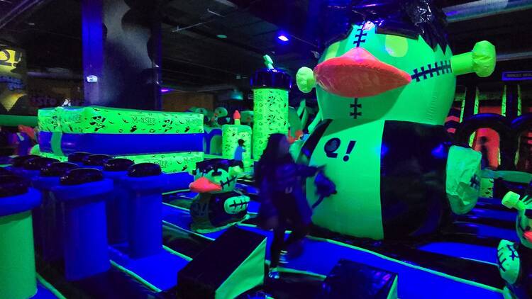 Inflalandia halloween Inflables neón en Inflalandia con temática de Halloween