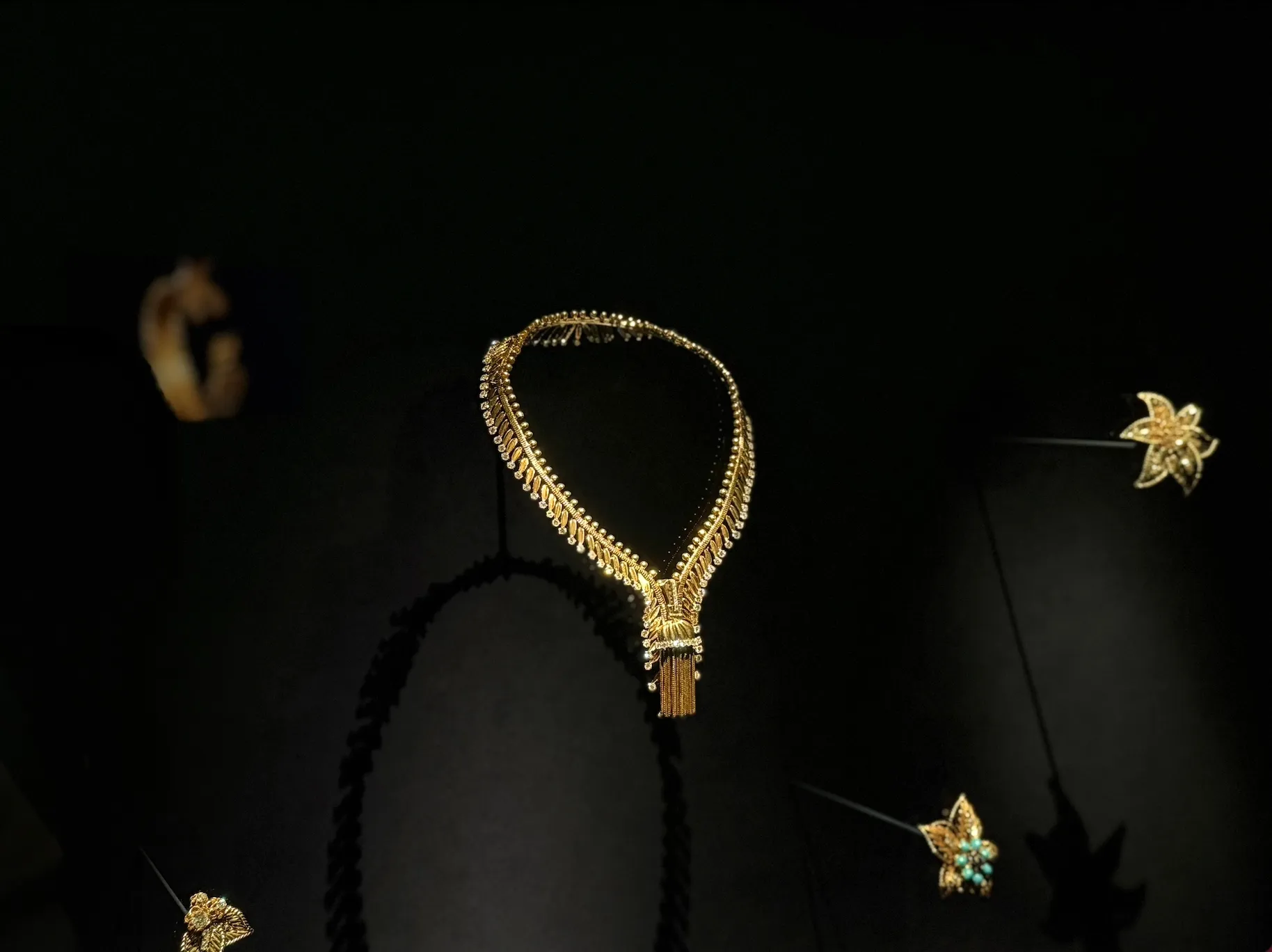 永遠なる瞬間 ヴァン クリーフ＆アーペル —— ハイジュエリーが語るアール・デコ