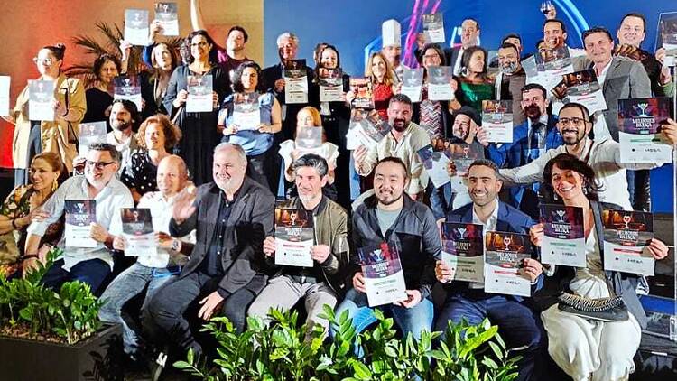 A premiação contou com a apresentação de Isadora Fornari (Isadinha) e do bartender Thiago Teixeira