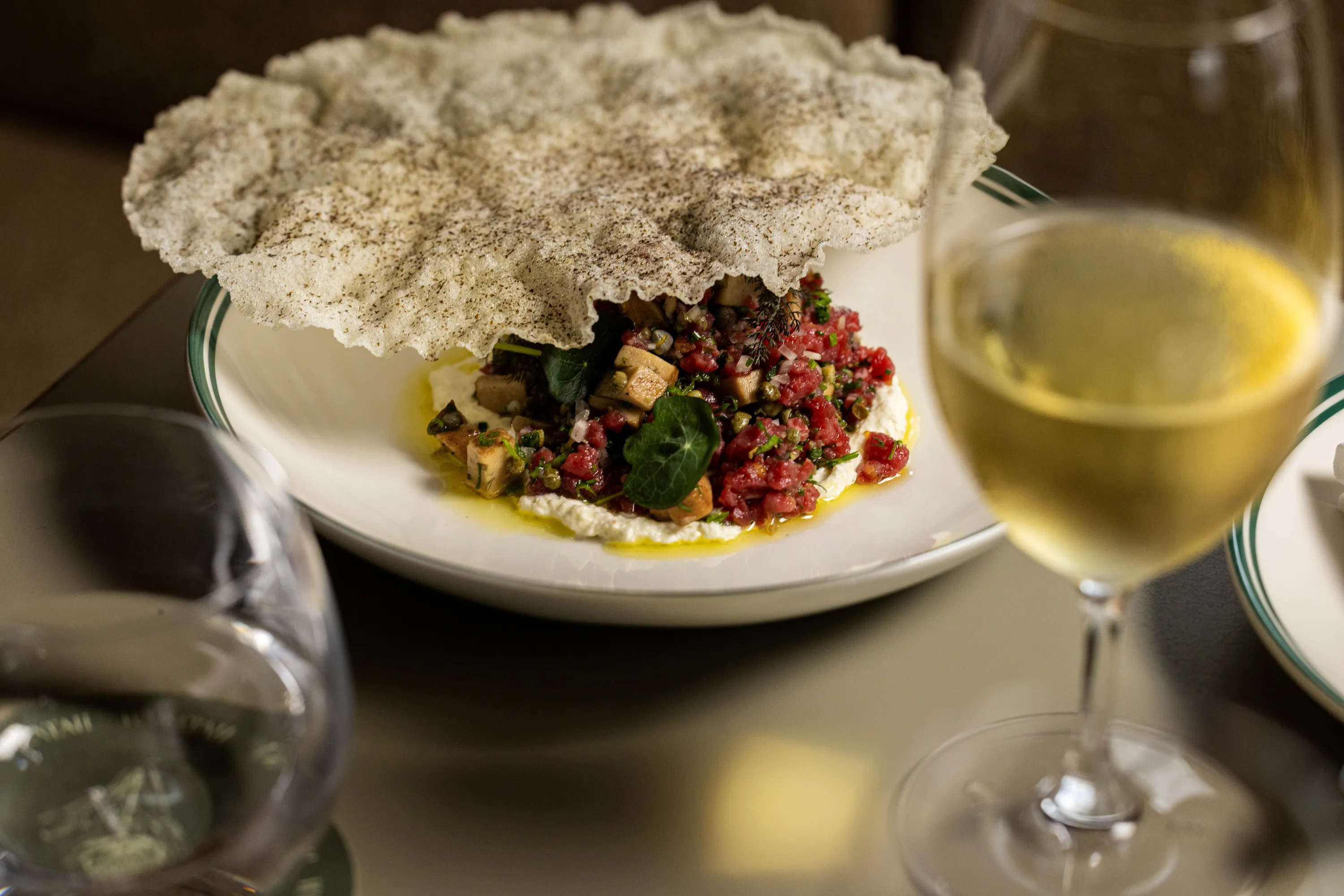 Beef tartare with rice cracker and white wine