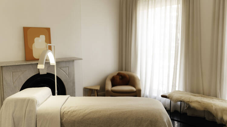 A treatment room at Hüd St Kilda.