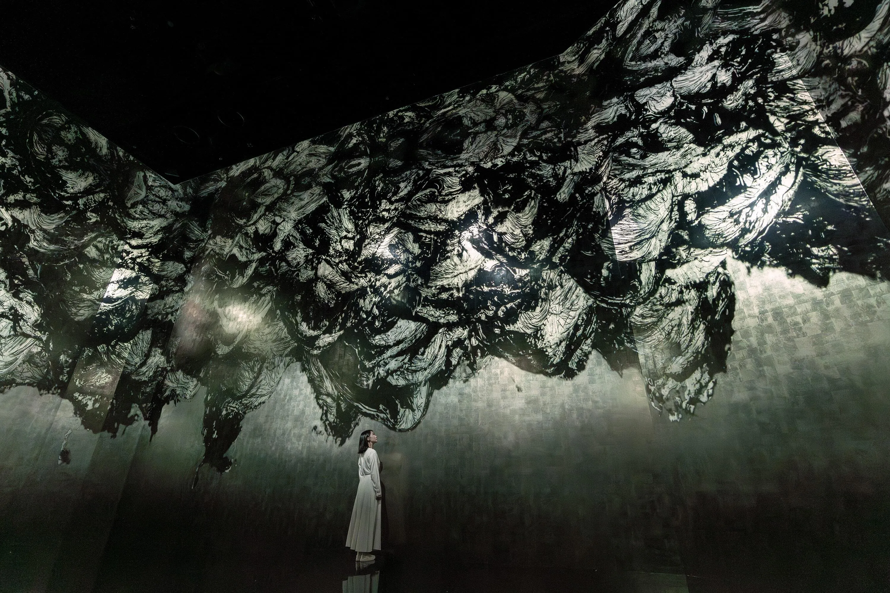 teamLab Biovortex Kyoto – Memory of Waves in the Sky