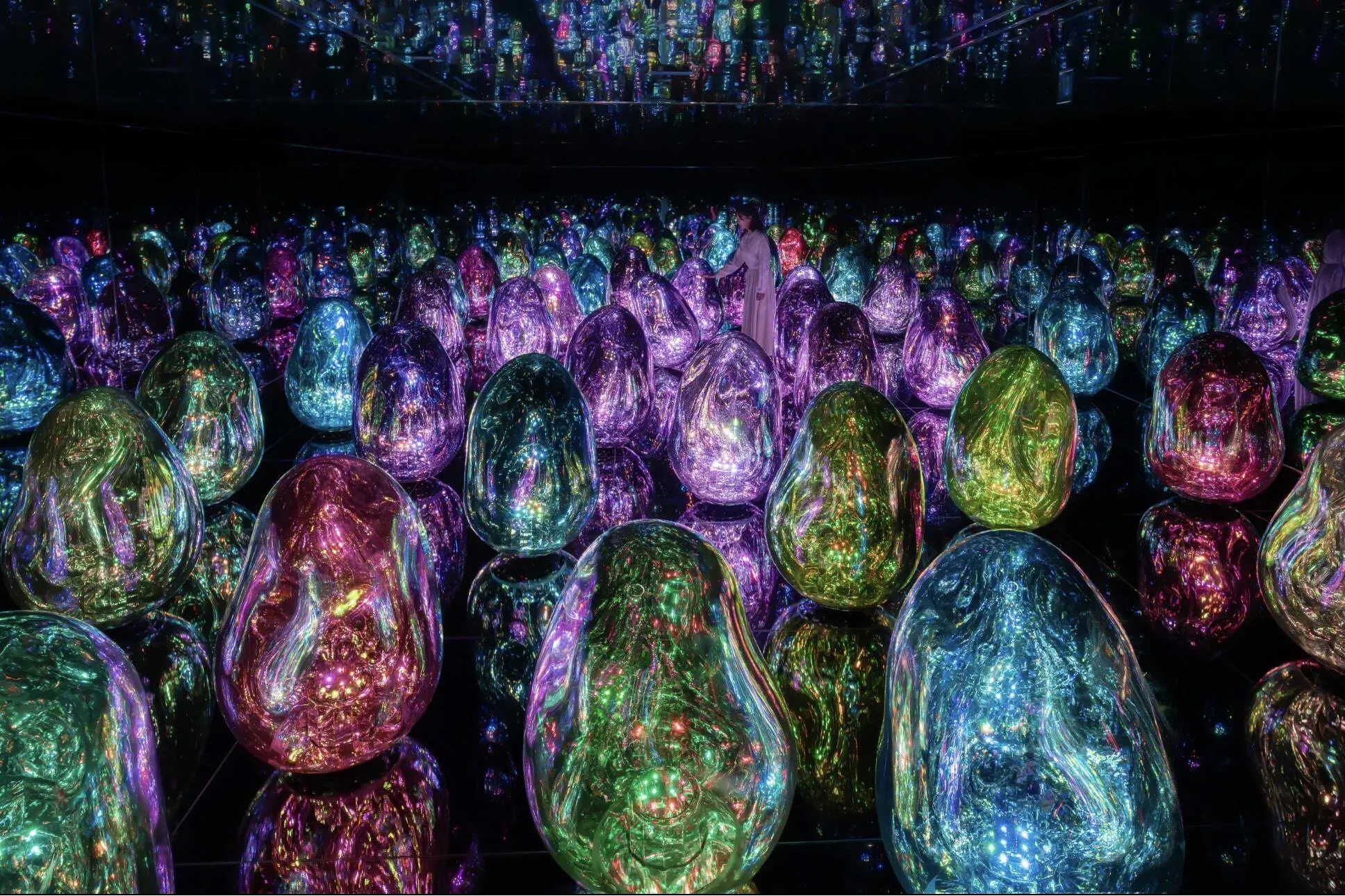 teamLab Biovortex Kyoto – Resonating Microcosms - Solidified Light Color