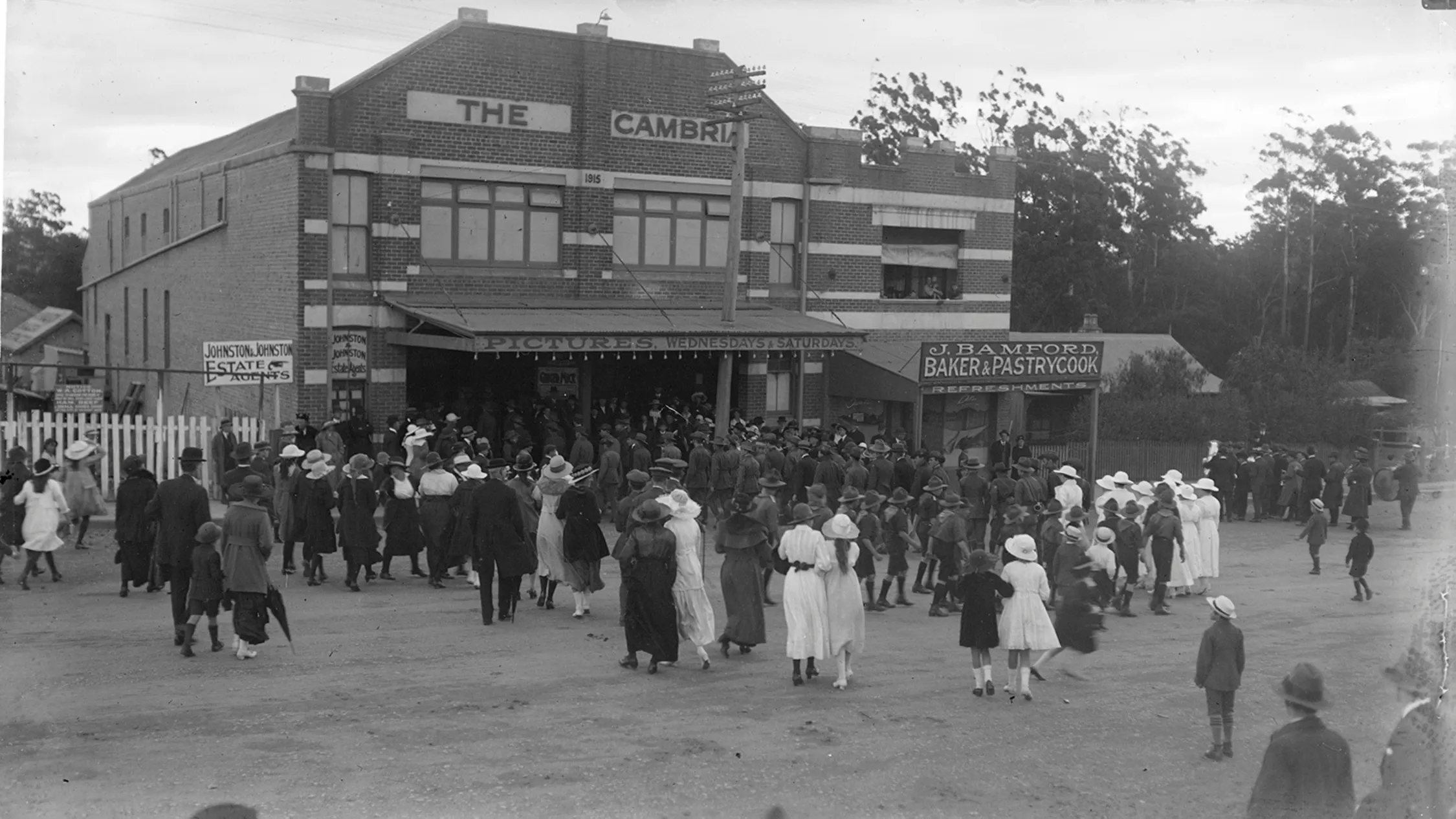 People going to the Cambria cinema, Epping, Sydney, 1920