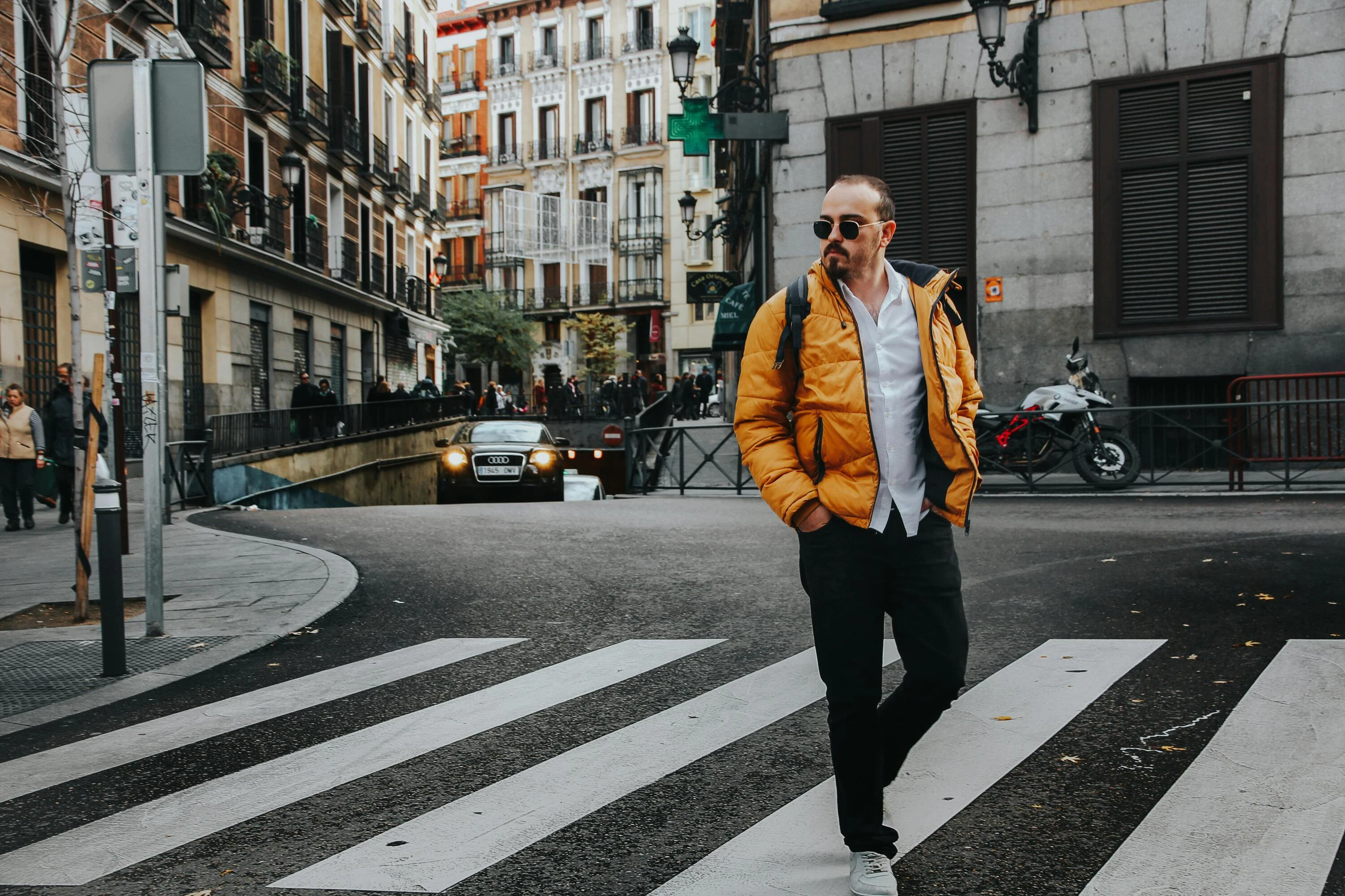 Ojo, peatones (foto: Selim &Ccedil;etin, Pexels). 