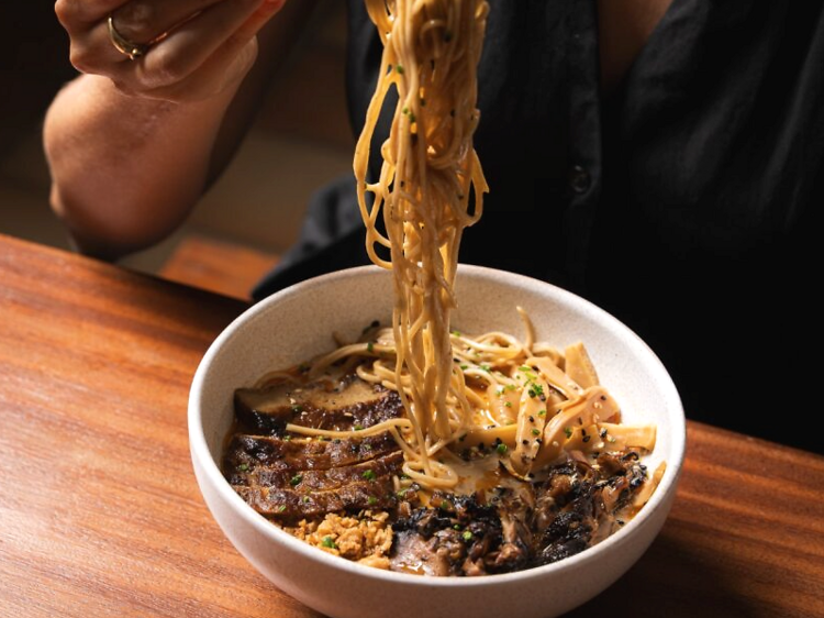 Al millor ramen de Gràcia (i de Barcelona?) ho fan tot a mà en un obrador, dels fideus al miso, passant pel tempeh i el shio koji