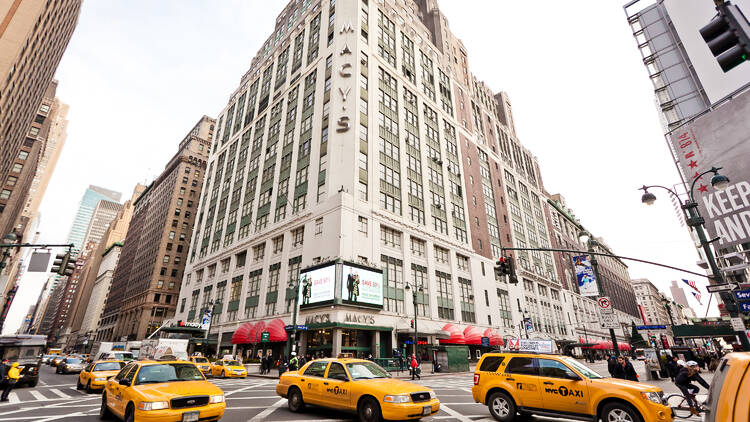 The intersection of 7th Ave and 34th St 
