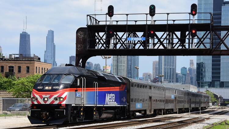 Metra train in Chicago, IL