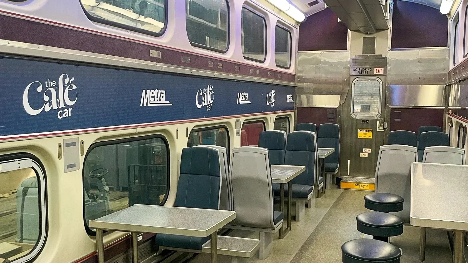 Metra train in Chicago, IL