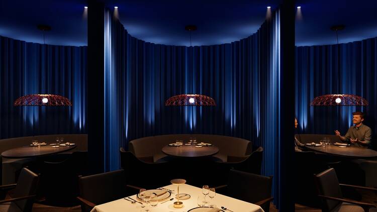 THE SAPPHIRE LOUNGE