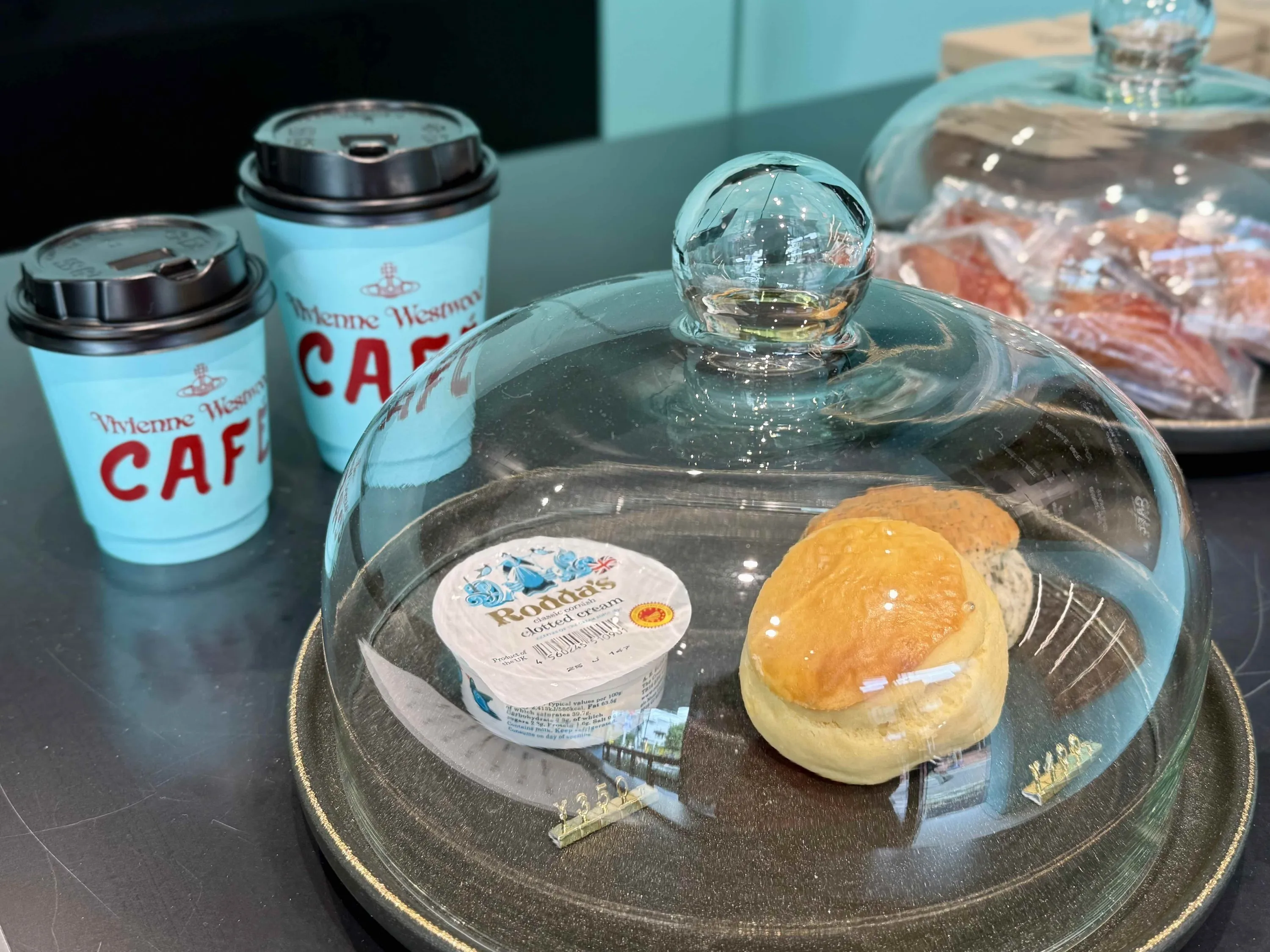 3種セット！ヴィヴィアン・ウエストウッド カフェ　限定　キーホルダー 3種セット！ヴィヴィアン・ウエストウッド カフェ 限定 キーホルダー