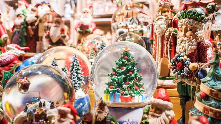 London Christmas market goods