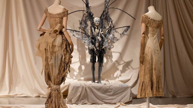 Dirty Looks: Desire and Decay in Fashion