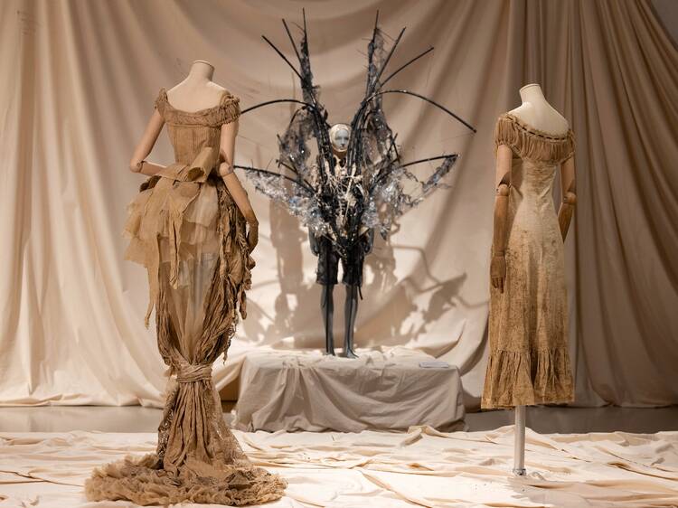 Dirty Looks: Desire and Decay in Fashion