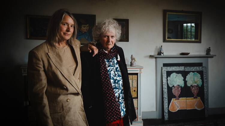 Photograph of Sarah Lucas and Maggi Hambling Photograph of Sarah Lucas and Maggi Hambling