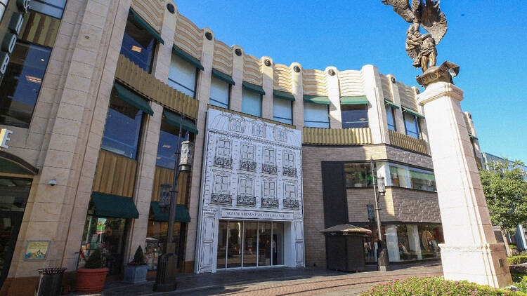 Spend an idyllic afternoon at the Grove