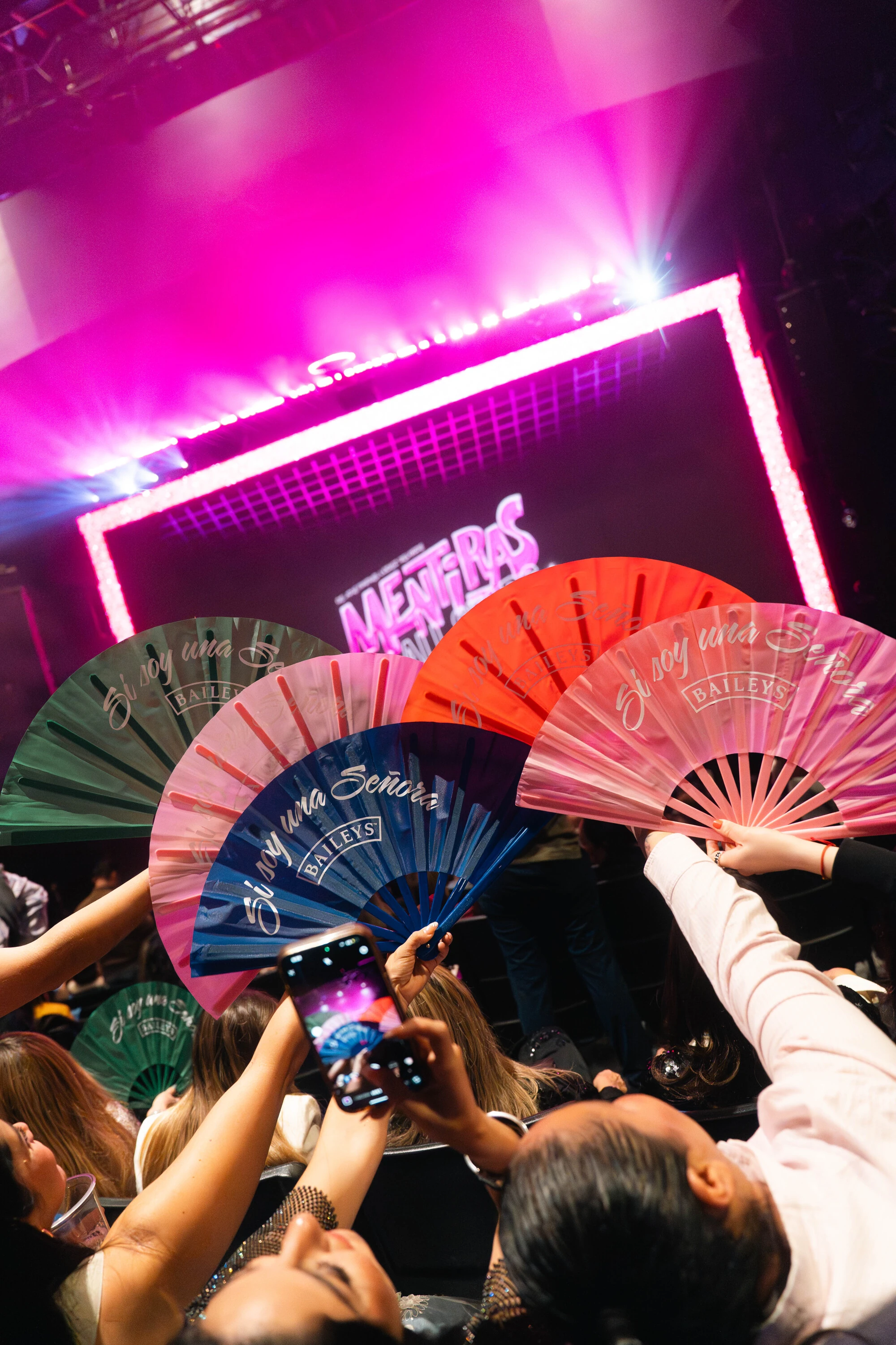 Sacamos nuestro lado m&aacute;s se&ntilde;ora en Mentiras All Stars con Baileys