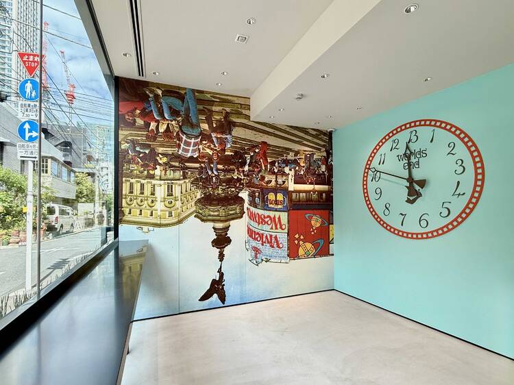 日本初のVivienne Westwood CAFÉが青山にオープン、パンクな美意識を凝縮