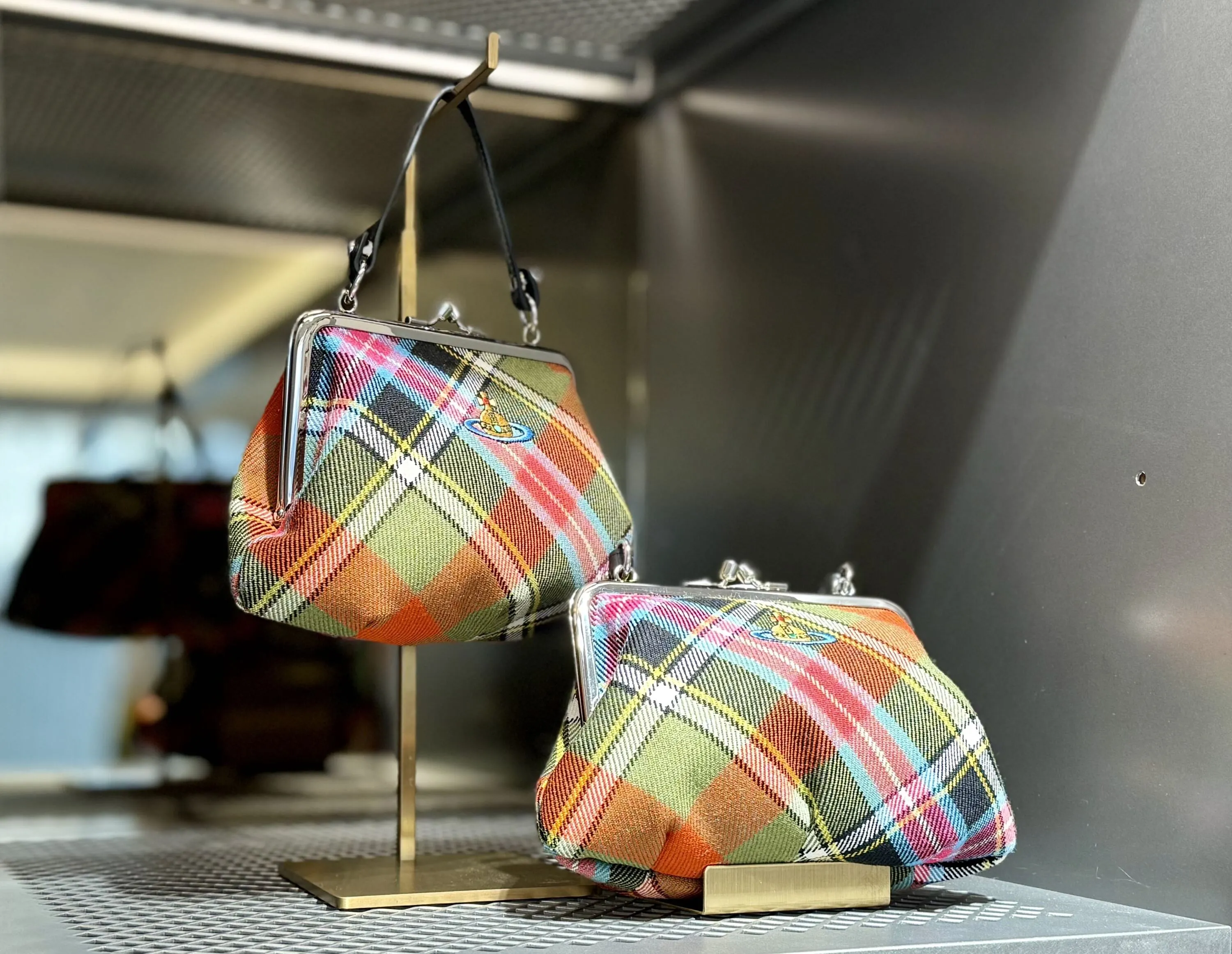 日本初のVivienne Westwood CAFÉが青山にオープン、パンクな美意識を凝縮