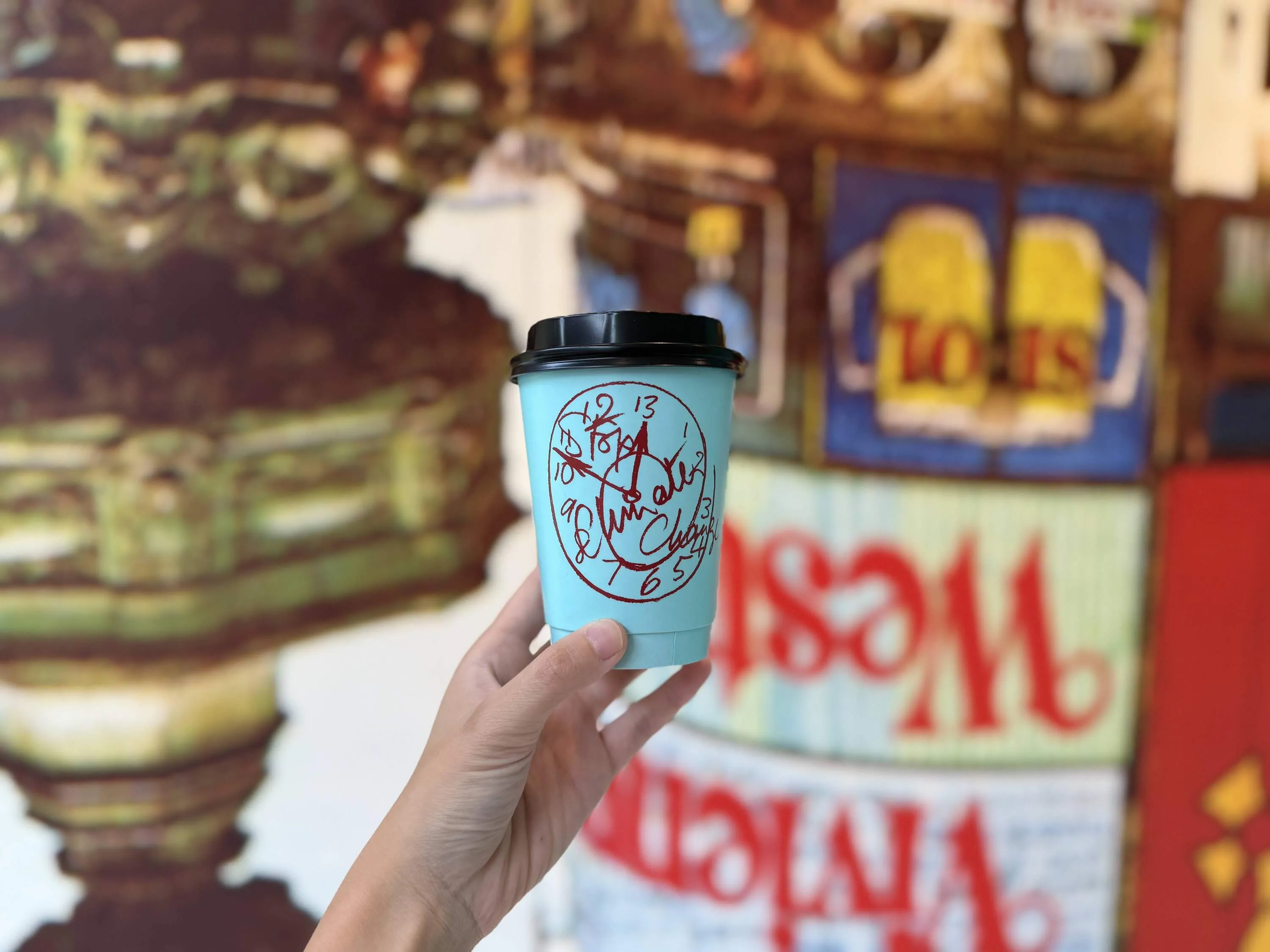 日本初のVivienne Westwood CAFÉが青山にオープン、パンクな美意識を凝縮