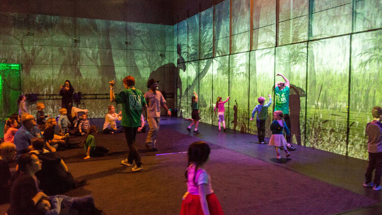 Box of Birds / Stalker Theatre Pabellón Escénico Instalación Inmersiva Creature