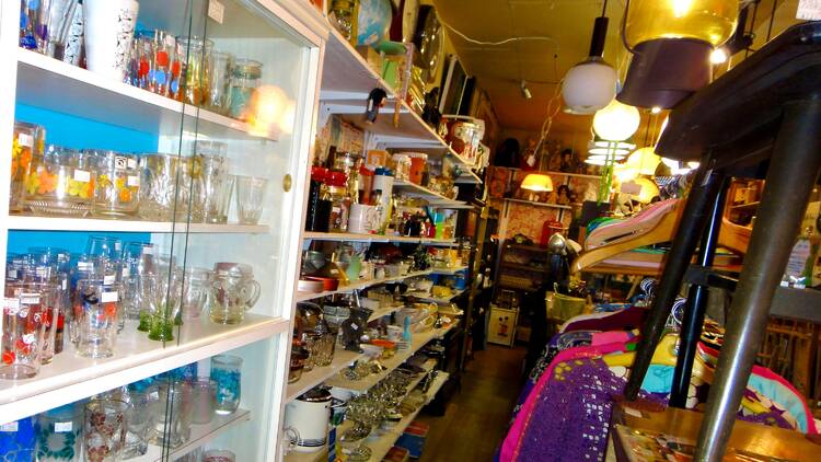 Hunt for matching glasses in Shimokitazawa
