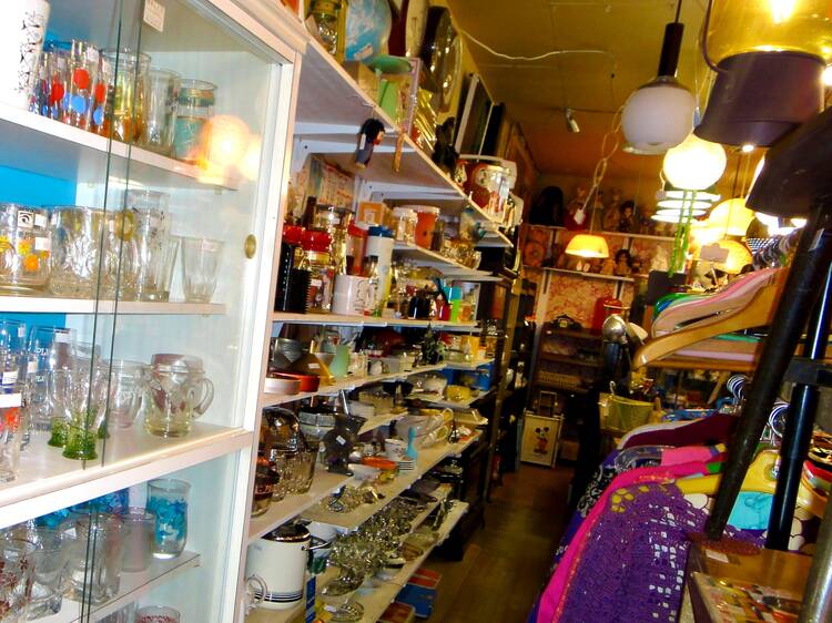 Hunt for matching glasses in Shimokitazawa