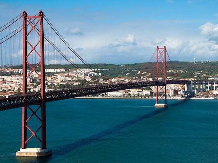 Obras na Ponte 25 de Abril vão condicionar trânsito durante a noite até Novembro
