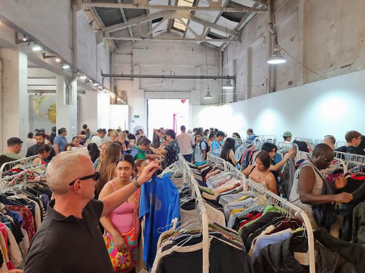 Més de 200 quilos de pantalons Levi’s a 1 euro en aquest mercat vintage que se celebra Barcelona el diumenge 12 d'octubre