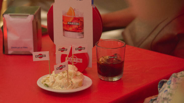 El terraceo se viste de rojo