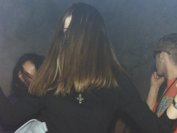 O paraíso, bem longe do rock. A música de dança e as raves dos 90s chegam ao cinema