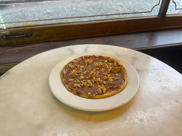 Panqueque de banana y dulce de leche en Hipopótamo Bar