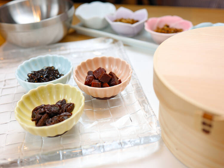 Make some onigiri flavoured with tsukudani, Edo’s favourite snack Make some onigiri flavoured with tsukudani, Edo’s favourite snack