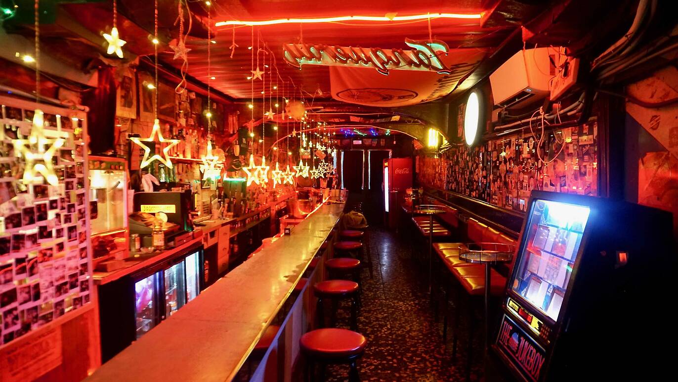 El milagro de un mítico bar nocturno familiar en el corazón de ...