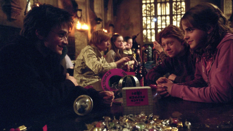 สนุกไปกับค่ำคืนของเหล่าพ่อมดแม่มดตัวจริงในงาน Harry Potter Trivia Night สนุกไปกับค่ำคืนของเหล่าพ่อมดแม่มดตัวจริงในงาน Harry Potter Trivia Night