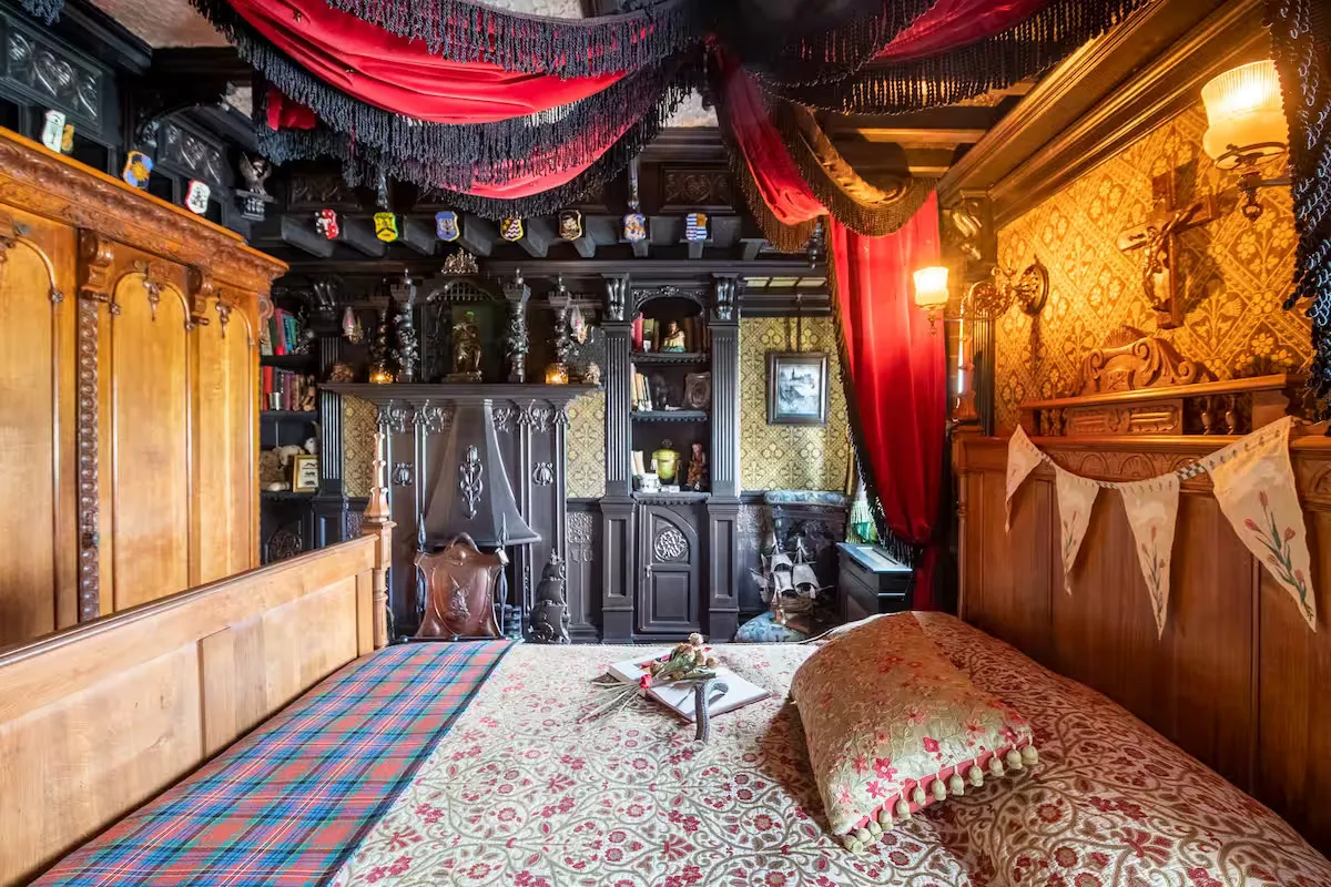 A picture of the bed in the haunted bedroom at Talliston