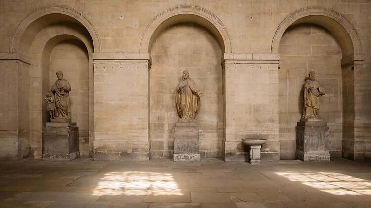 OFFSCREEN : la foire d’art gratuite qui transforme une chapelle quadricentenaire en galerie mystique