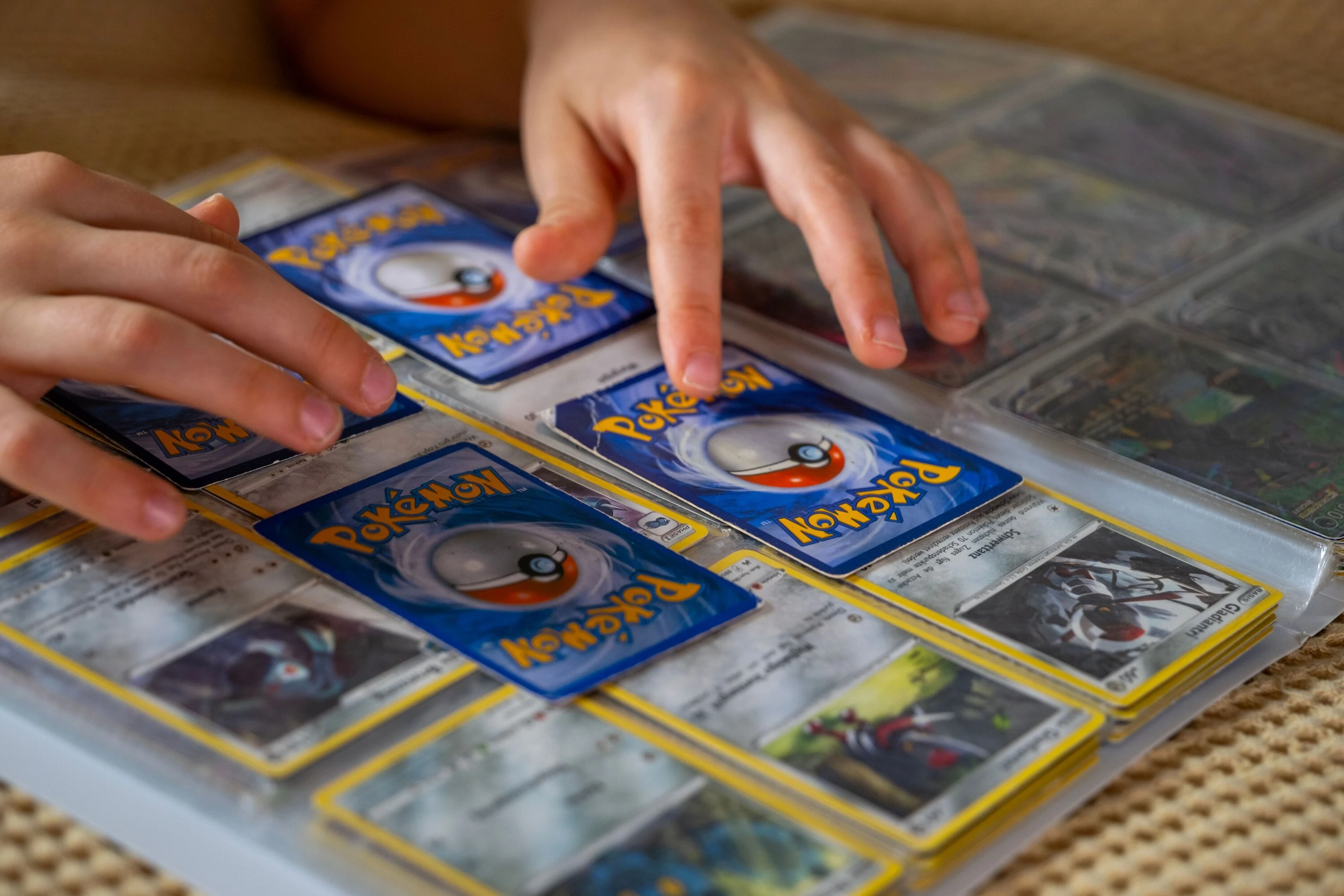 Cartas Pok&eacute;mon. Shutterstock