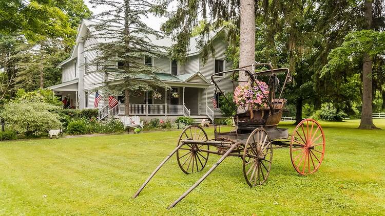 Fainting Goat Island Inn