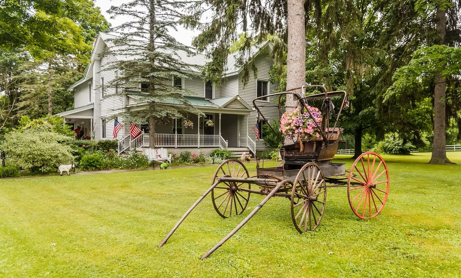 This spooky-fun New York inn was just named the best haunted hotel in the country