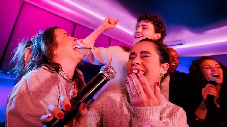 Tentar virar uma cadeira