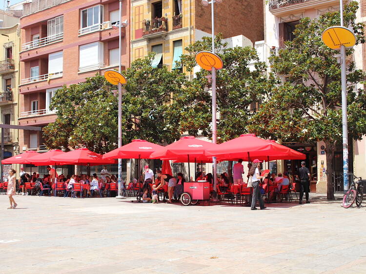 El terraceo se viste de rojo