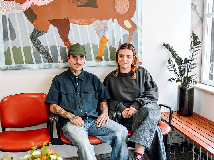 Na Graça, este casal brasileiro tem uma “casinha” de café de especialidade e vinhos naturais Na Graça, este casal brasileiro tem uma “casinha” de café de especialidade e vinhos naturais