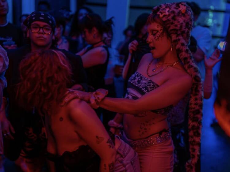 Noche de Pesadilla en Club Amok