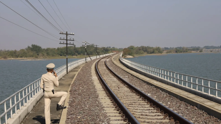 The Floating Train (Hua Lamphong to Khok Salung)
