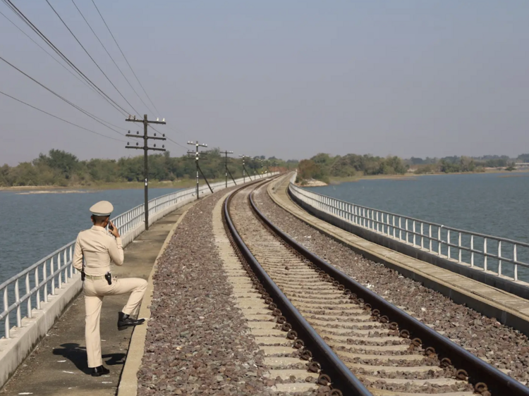 The Floating Train (Hua Lamphong to Khok Salung)