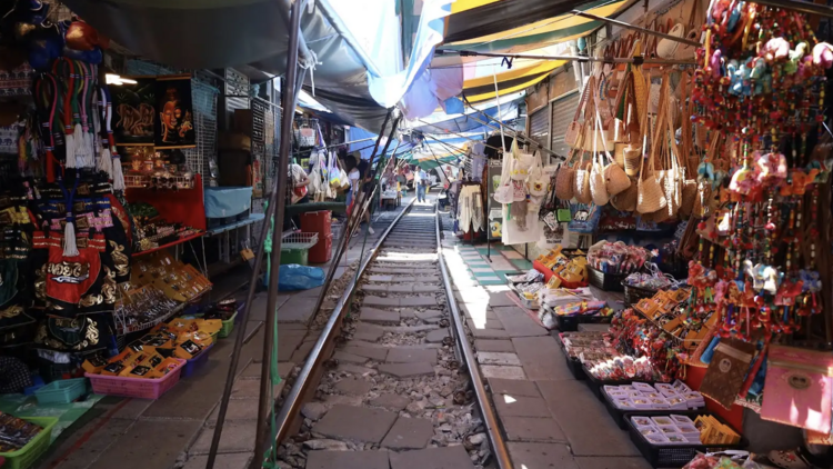 The Market Train (Wongwian Yai to Mai Klong)