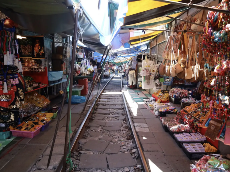 The Market Train (Wongwian Yai to Mai Klong)