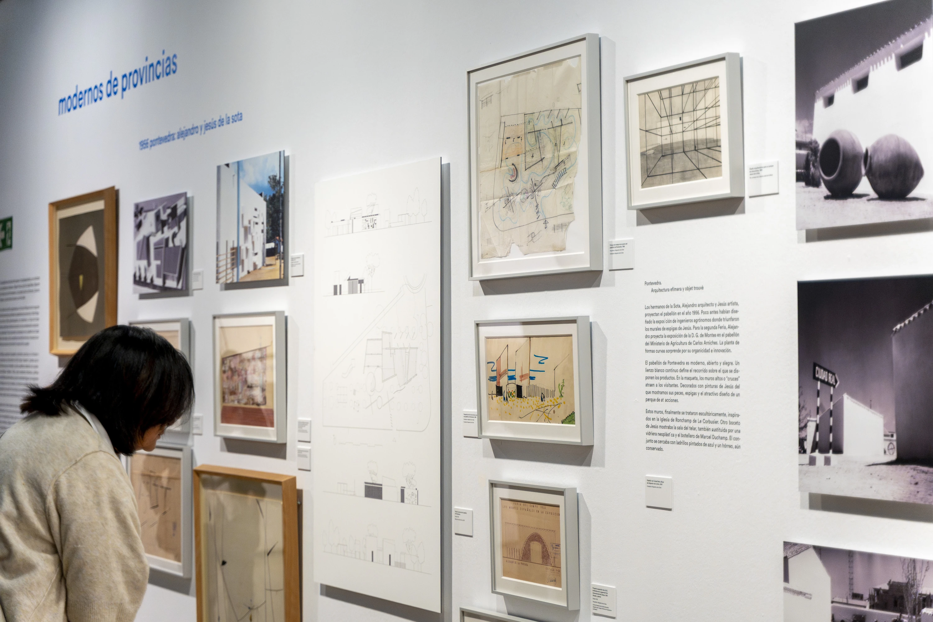 Vista de sala de la exposici&oacute;n Las Ferias del Campo. Paisajes y arquitecturas modernas en la Casa de Campo. Fotograf&iacute;a_ &copy; Julio C&eacute;sar Gonz&aacute;lez