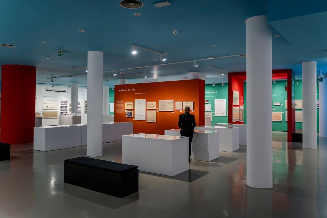 Vista de sala de la exposici&oacute;n Las Ferias del Campo. Paisajes y arquitecturas modernas en la Casa de Campo Fotograf&iacute;a: &copy; Julio C&eacute;sar Gonz&aacute;lez